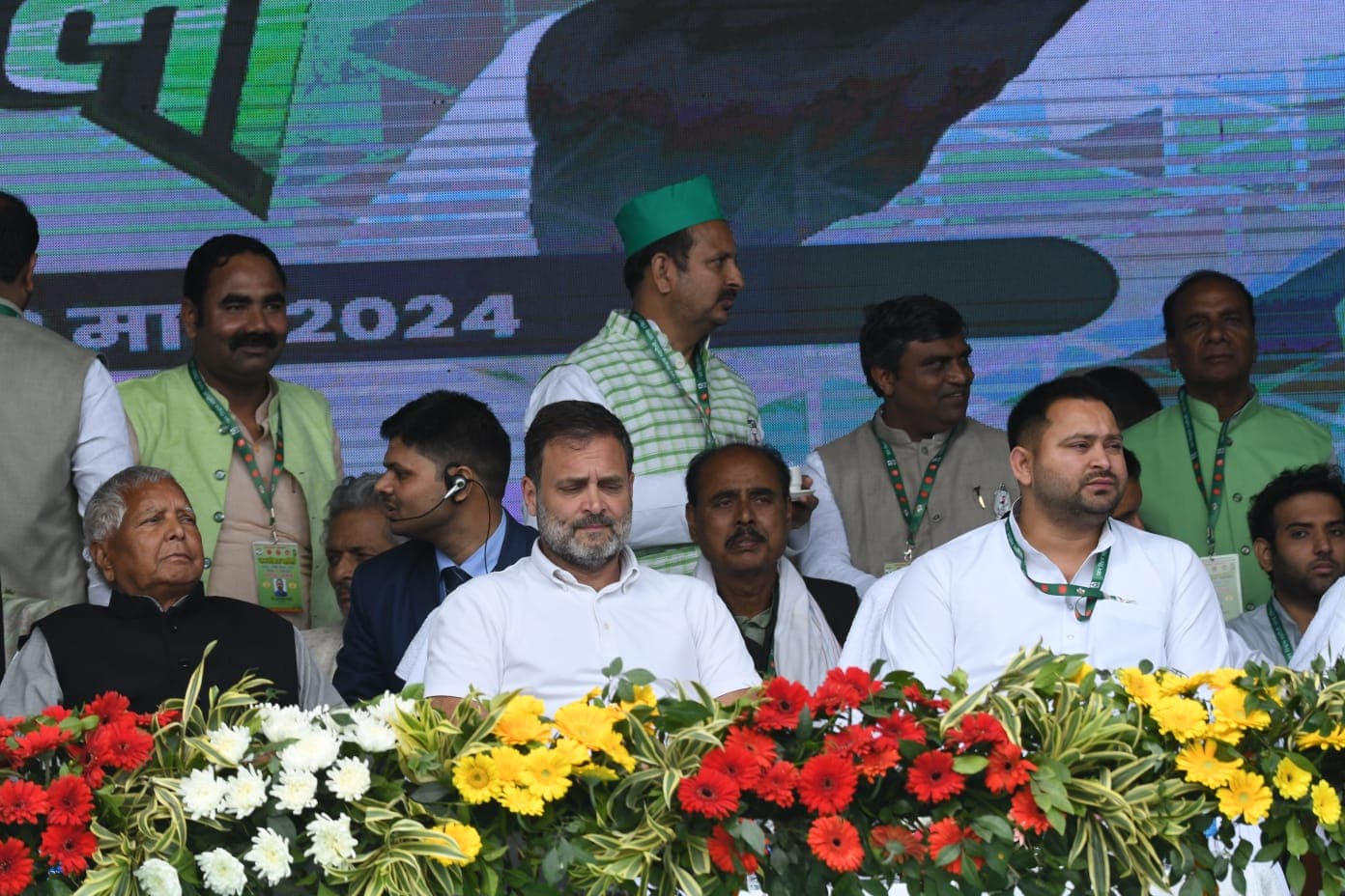 जनविश्वास महारैली: लालू प्रसाद और तेजस्वी यादव  गांधी मैदान पहुंचे, पढ़िए भीड़ देख क्या कहा...