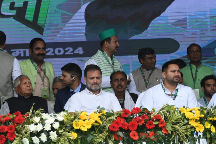 जनविश्वास महारैली: लालू प्रसाद और तेजस्वी यादव  गांधी मैदान पहुंचे, पढ़िए भीड़ देख क्या कहा...