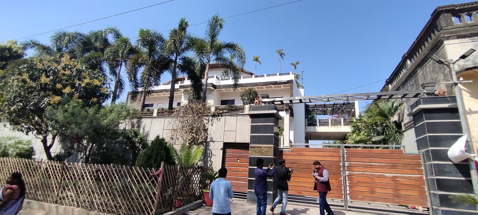 Income Tax: पटना में आरजेडी एमएलसी विनोद जायसवाल के ठिकाने पर आयकर विभाग की छापेमारी...