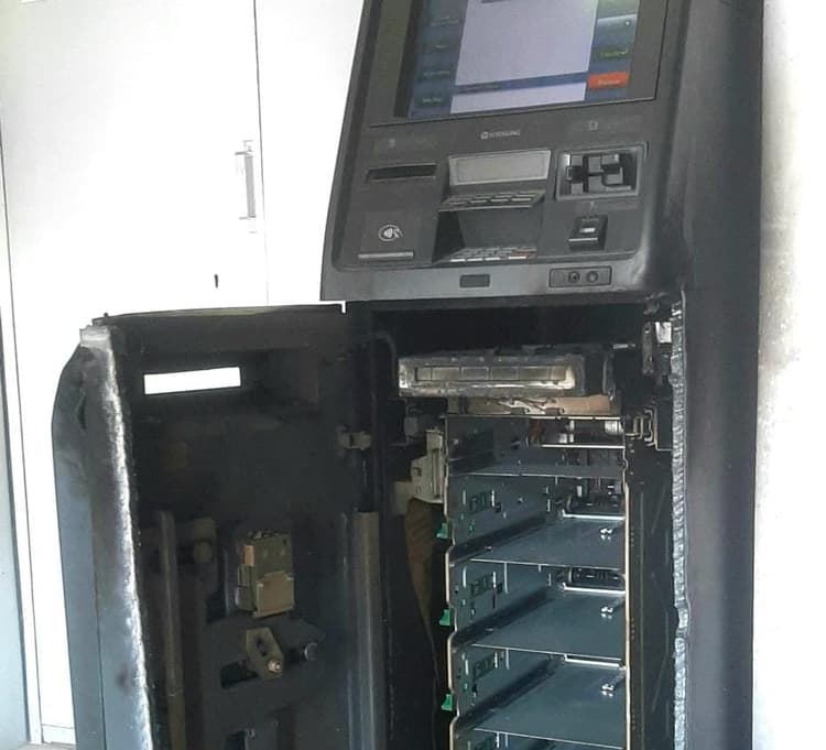 पूर्वी चंपारण में चोरों ने SBI के दो ATM पर हाथ किया साफ, काटकर निकाल लिए 13.78 लाख रुपये