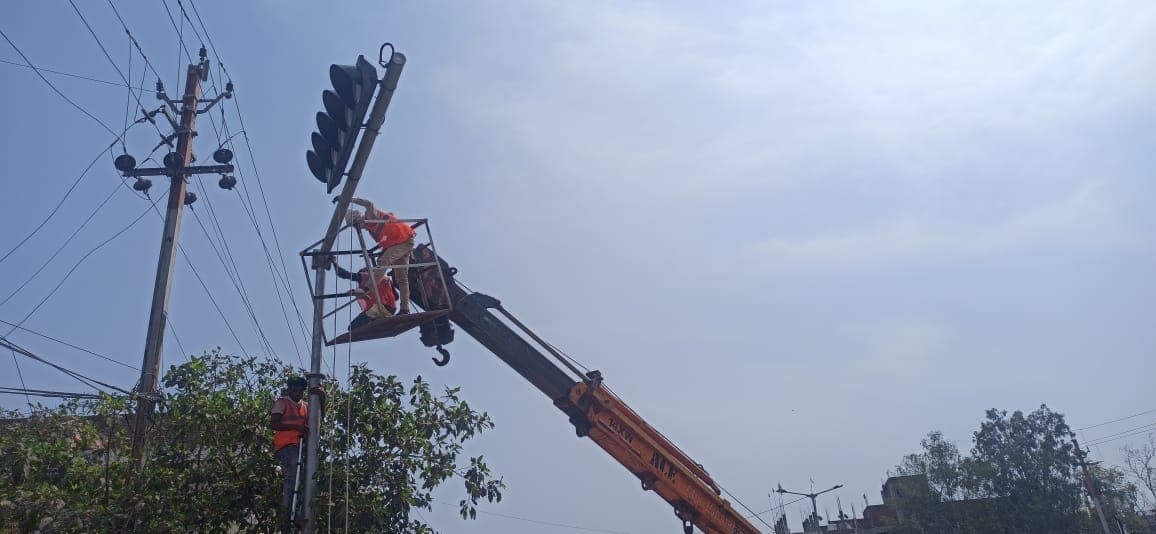 बिहार के इस शहर में भी अब ट्रैफिक लाइट, वाहन चालकों को रहना होगा सतर्क, नियम तोड़ने पर लगेगा भारी जुर्माना
