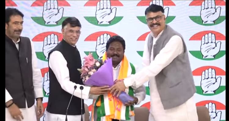 झारखंड में BJP को बड़ा झटका, मांडू विधायक जेपी पटेल ने थामा कांग्रेस का दामन