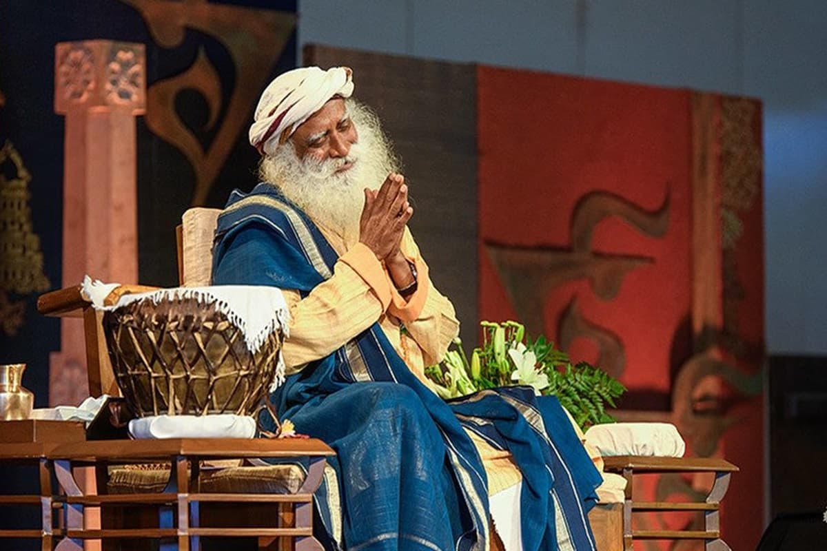 Sadhguru Quotes : सद्‌गुरु कहते हैं- खुशियों के स्रोत बनें, प्रेम और रिश्ते खुद बन जाएंगे