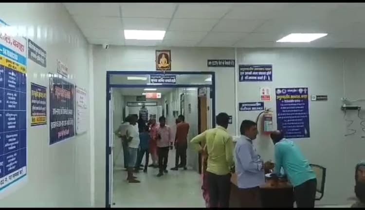 बगहा में हादसे के बीच नई जिंदगी, ऑटो पलटने के बाद घायल महिला ने घटनास्थल पर ही दिया बच्चे को जन्म