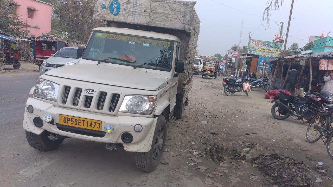 Bihar Crime: बगहा में होली से पहले पिकअप वैन पर दिनदहाड़े फायरिंग, ड्राइवर समेत 2 को लगी गोली