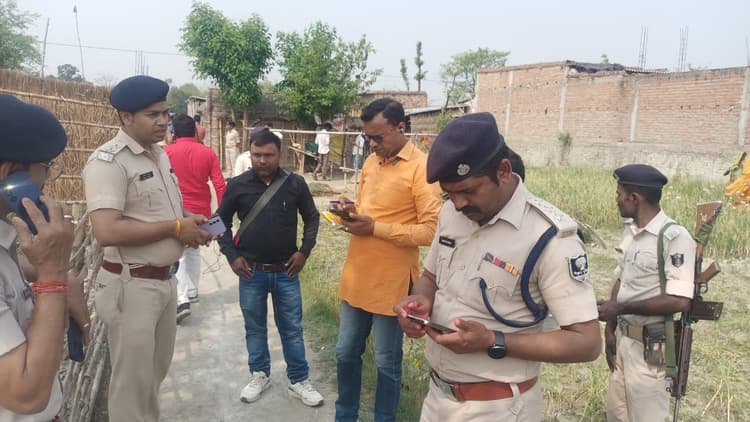 बिहार के मोतिहारी में सनकी ने पत्नी और तीन बेटियों की गला रेतकर कर दी हत्या, मचा कोहराम..