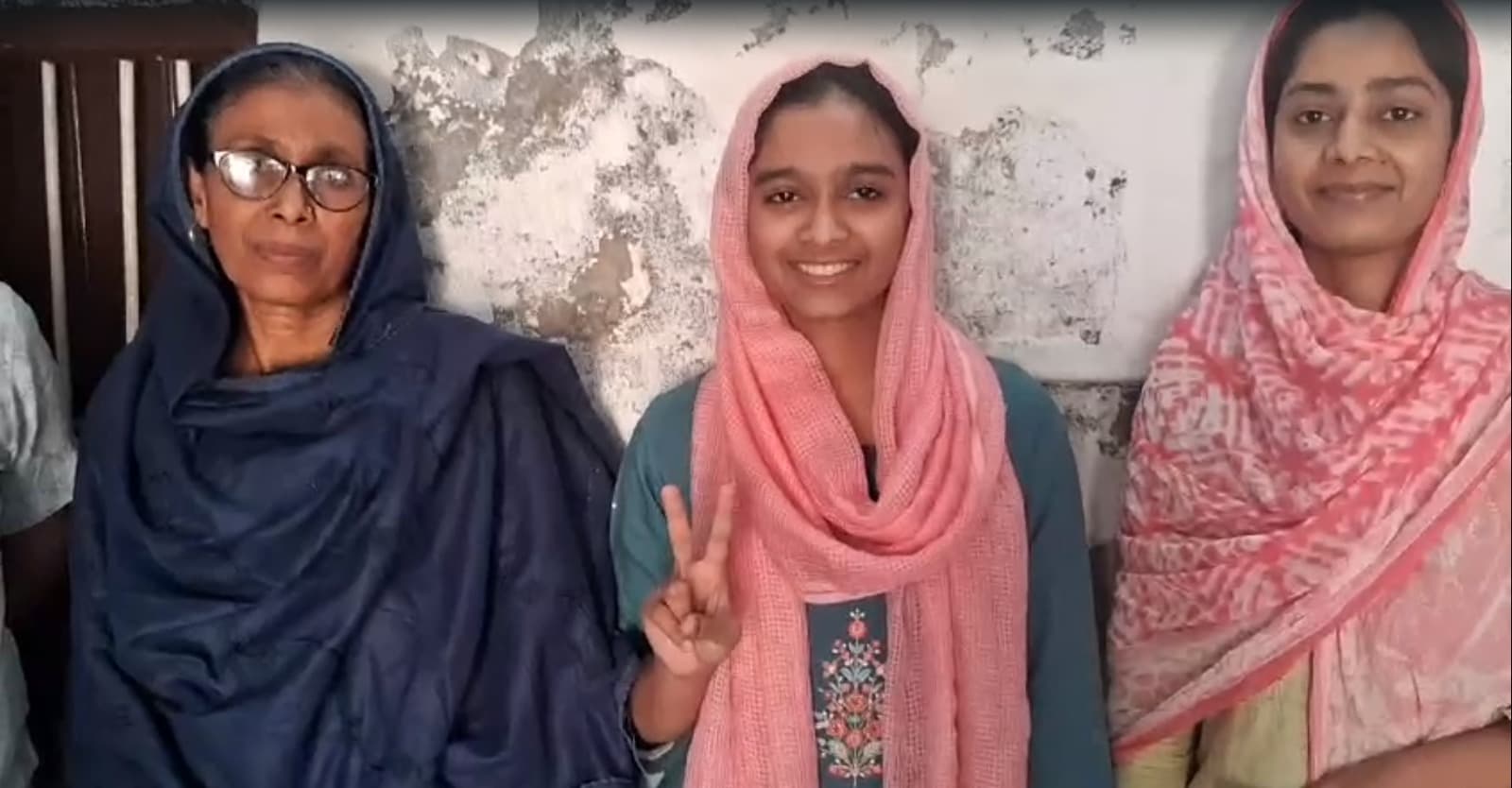 Bihar Board 10th Topper : किसान की बेटी फातिमा ने हासिल किया 7 वां रैंक, डॉक्टर बन करना चाहती हैं गरीबों की सेवा