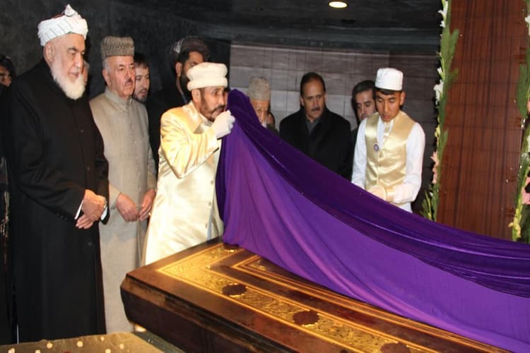 World Largest Quran: दुनिया की सबसे बड़ी कुरान कहां है, जानें कितने साल लगे थे बनाने में