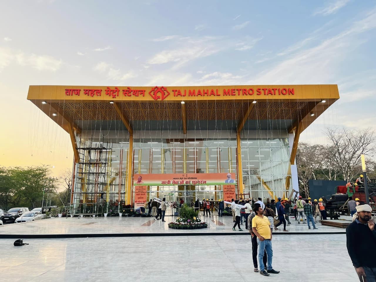 Agra News: आगरा में मेट्रो का संचालन शुरू, पीएम मोदी ने कोलकाता से वर्चुअली दिखाई हरी झंडी