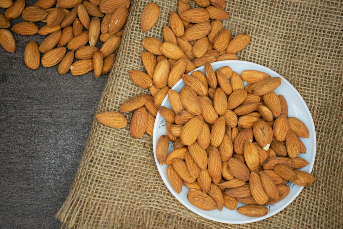 Almonds : इन लोगों को नुकसान पहुंचा सकता है बादाम का सेवन, जानिए क्यों नहीं खाना चाहिए बादाम?