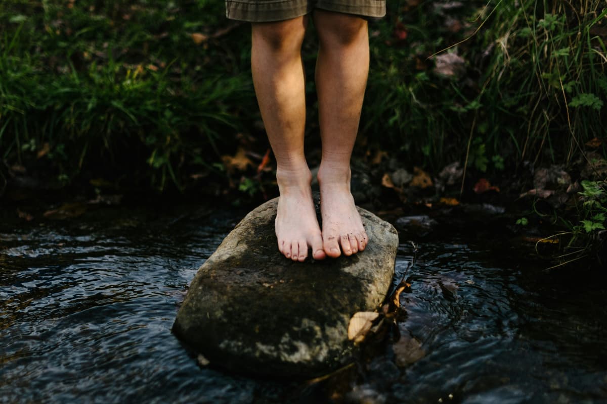 भारत का एक ऐसा गांव जहां लोग नहीं पहनते हैं जूते और चप्पल, आखिर क्या है कारण?