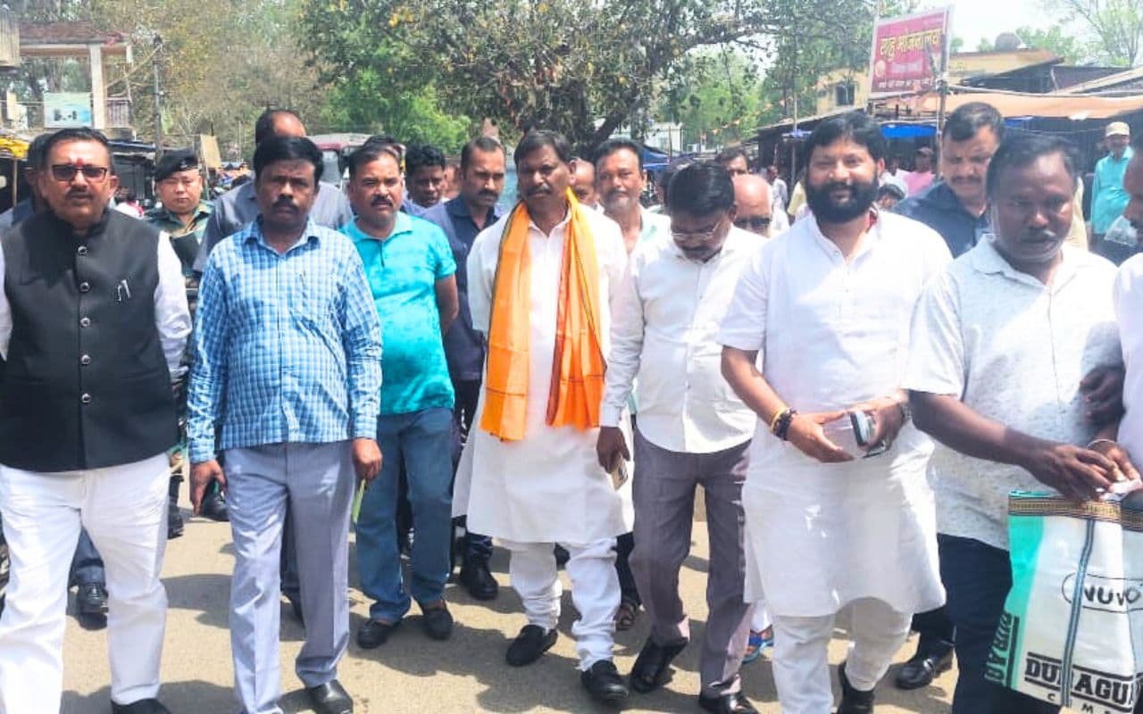 अर्जुन मुंडा ने खरसावां में लोगों से किया संवाद, बोले- खूंटी की विशेषता को दुनिया तक पहुंचाया