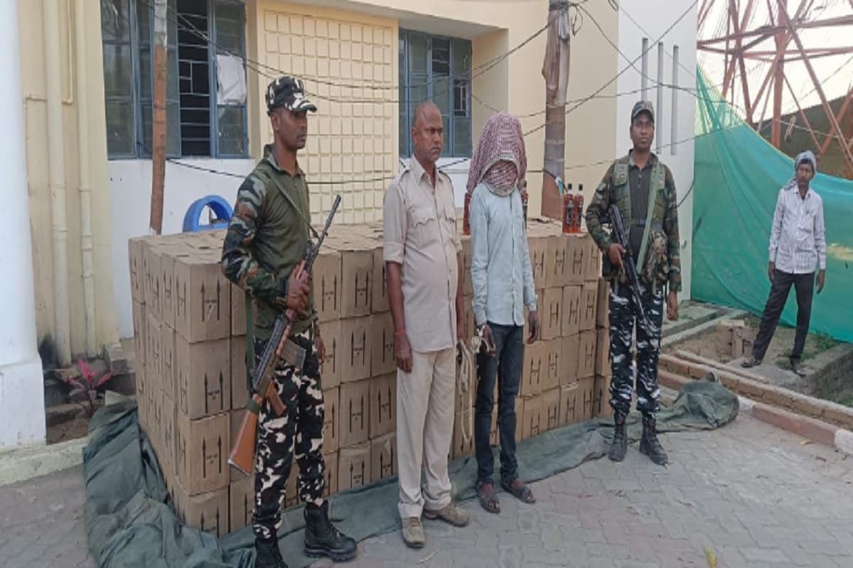 चतरा में 3840 बोतल अंग्रेजी शराब लदा ट्रक जब्त, चालक गिरफ्तार