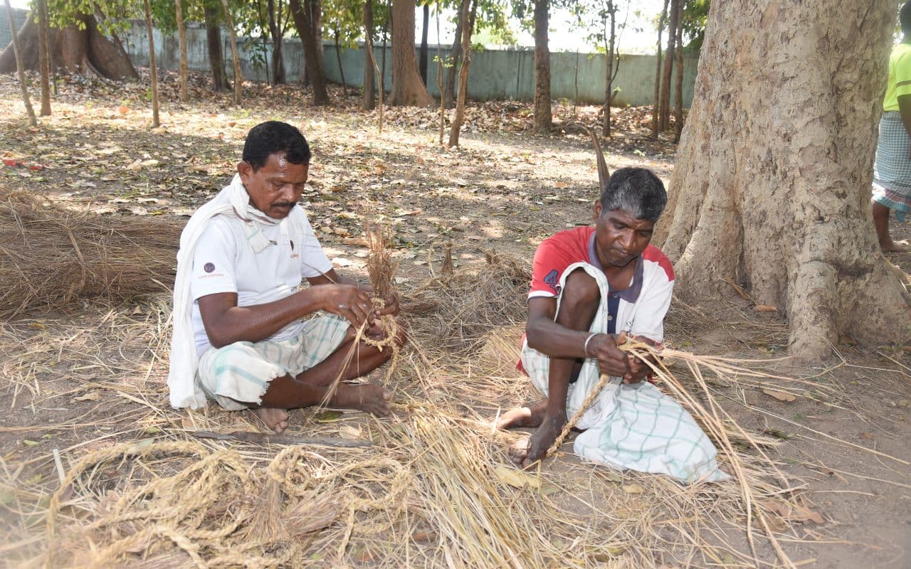 आदिवासियों के संरक्षण के लिए जरूरी है पेसा