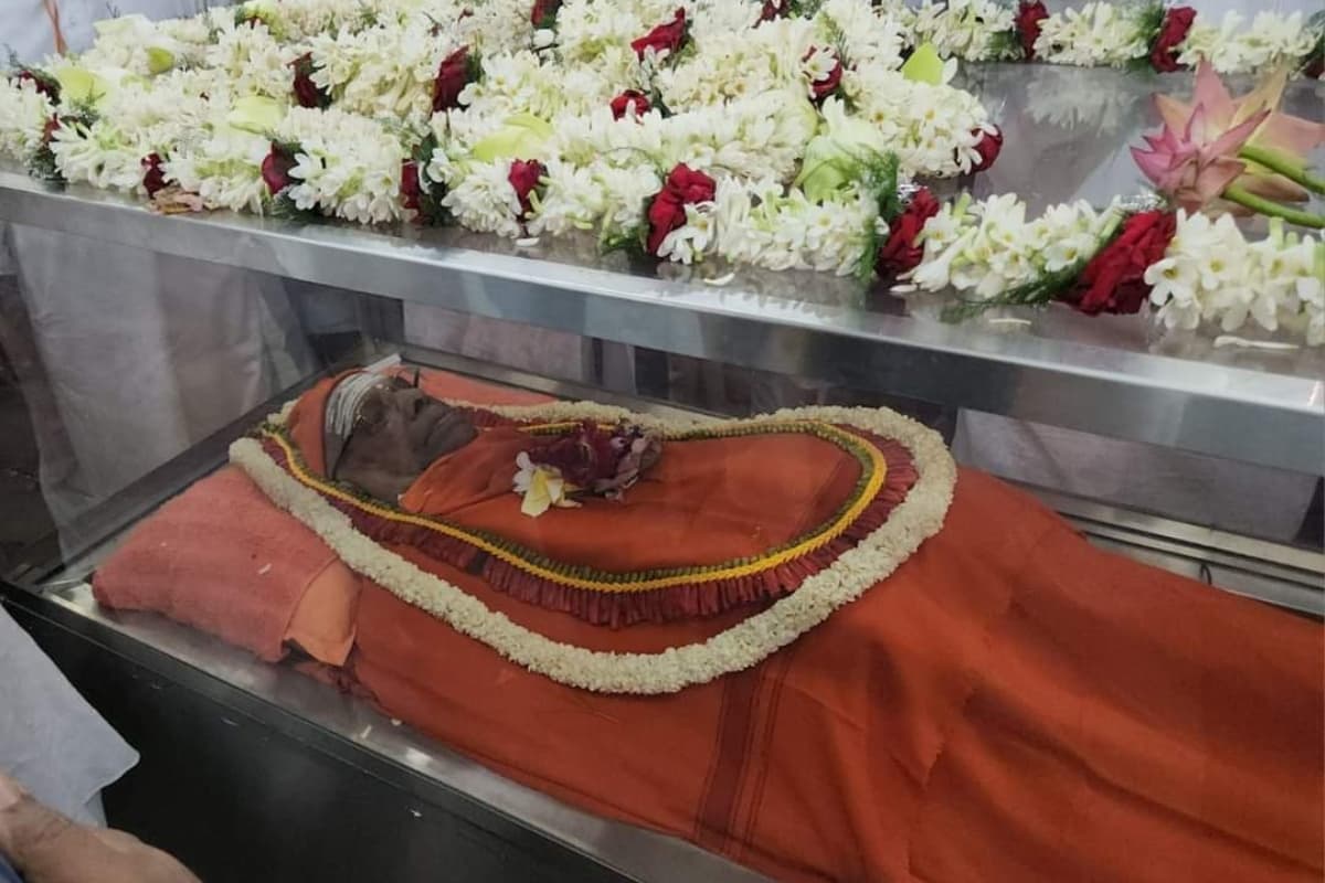 सहज और मृदुभाषी स्वभाव के स्वामी स्मरणानंद जी महाराज