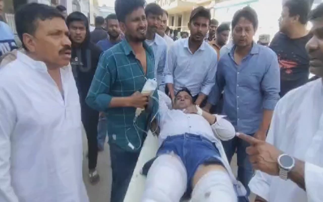 बिहार: सिवान में प्रापर्टी डीलर पर ताबड़तोड़ फायरिंग, बेटी को स्कूल से लाने के दौरान अपराधियों ने बनाया निशाना