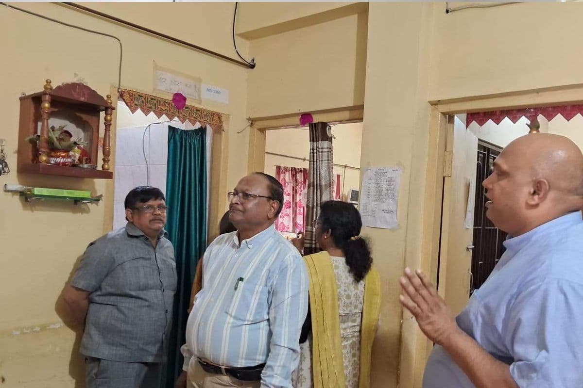 बोकारो में तीन नर्सिंग होम का औचक निरीक्षण, गायब मिले डॉक्टर, टीम ने जतायी नाराजगी