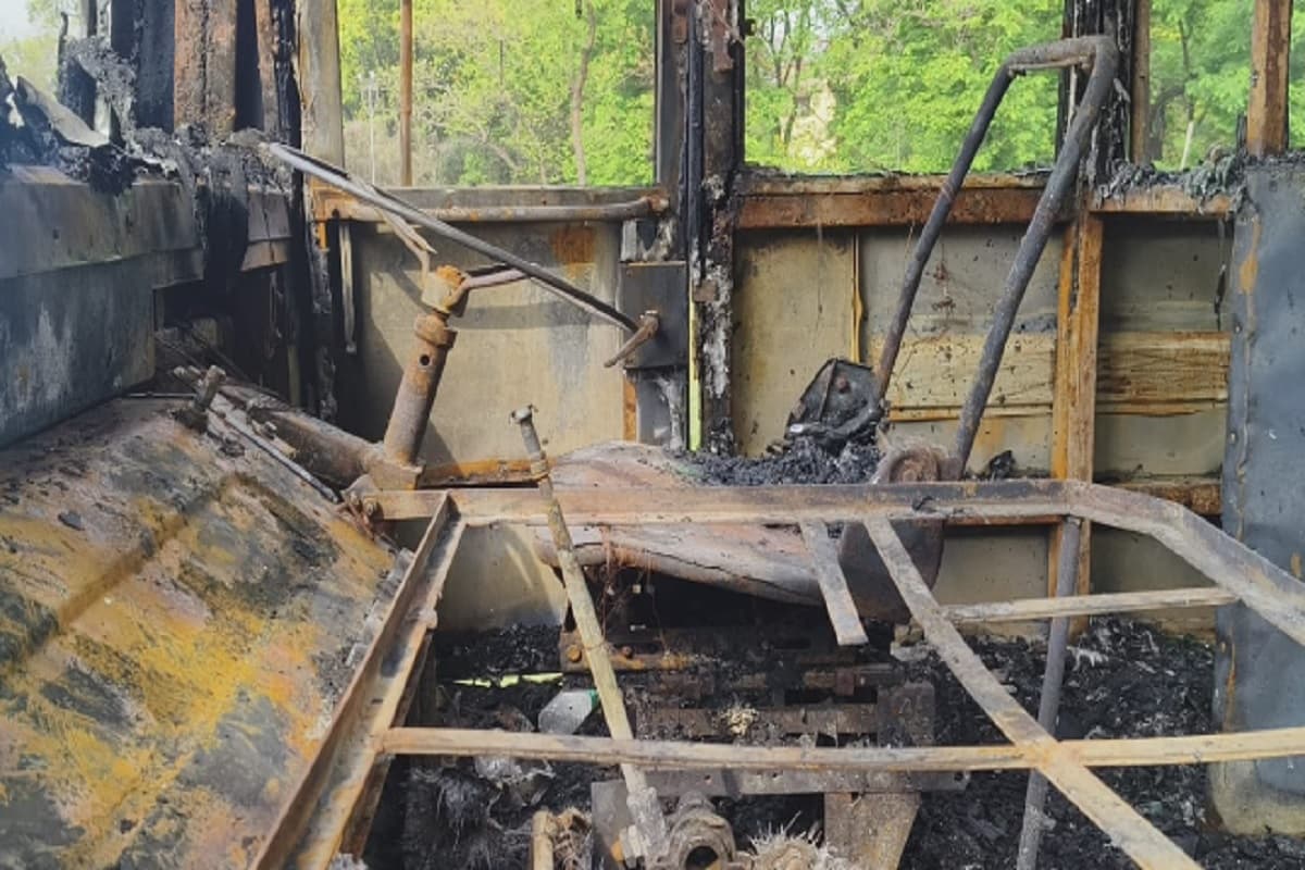 रांची से कोलकाता जा रही बस में लगी आग, बाल-बाल बचे यात्री