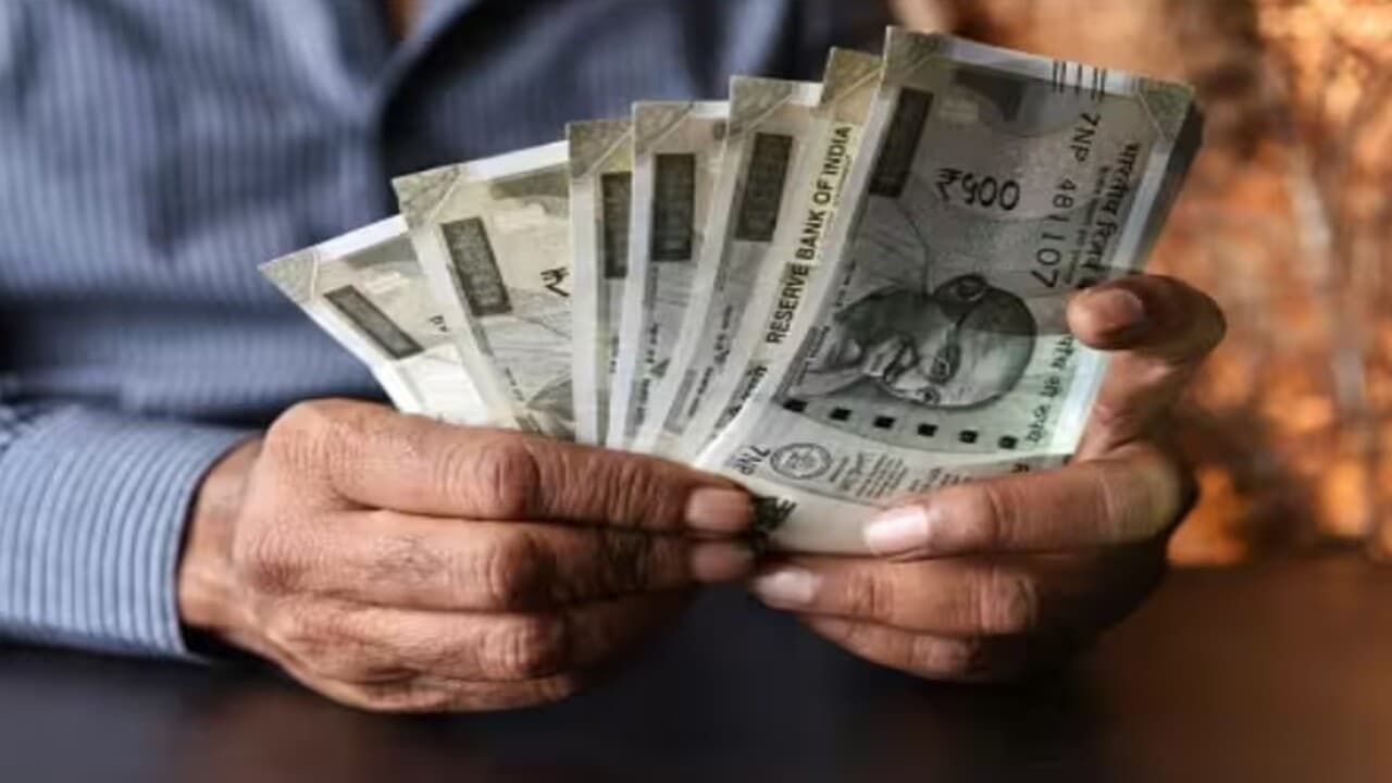 Best Pension Plan: आपके बुढ़ापे की लाठी बनेगा सरकार का ये प्लान, आज से ही शुरु करें निवेश