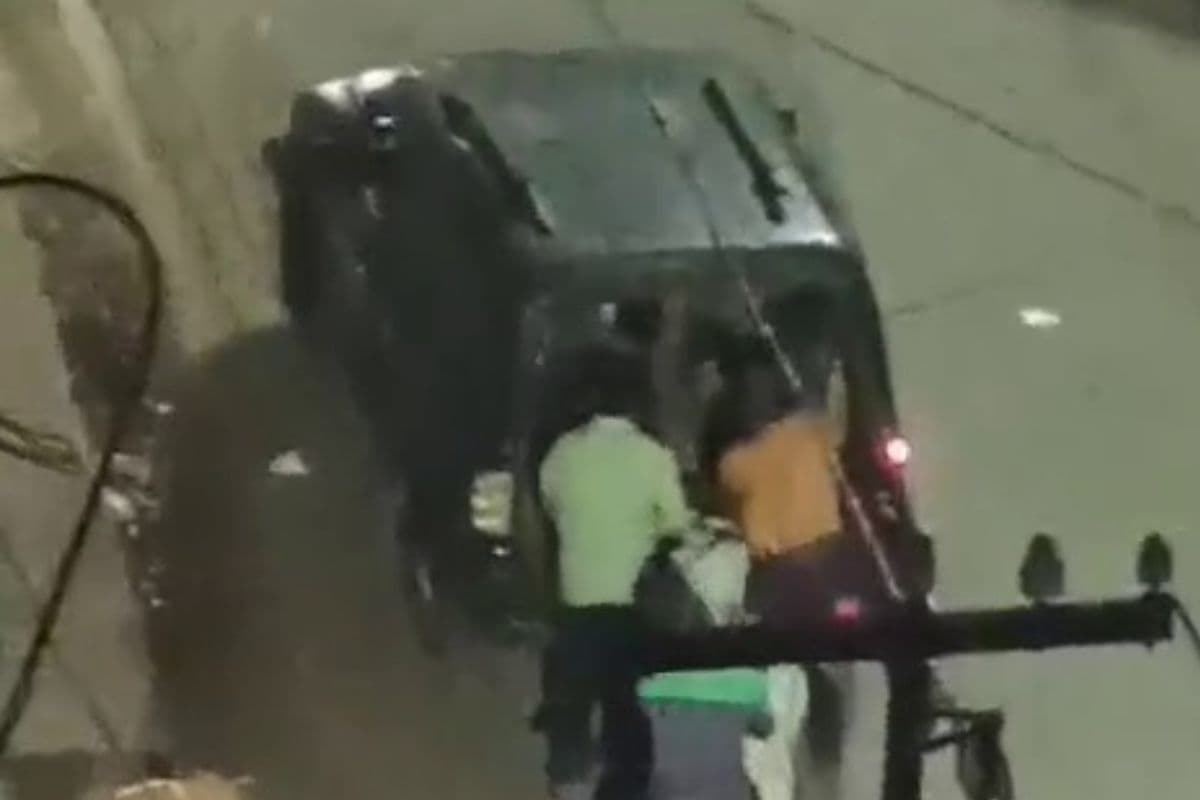 झारखंड के देवघर में आधी रात को स्कॉर्पियो से गोवंश की चोरी, सोशल मीडिया में वीडियो वायरल