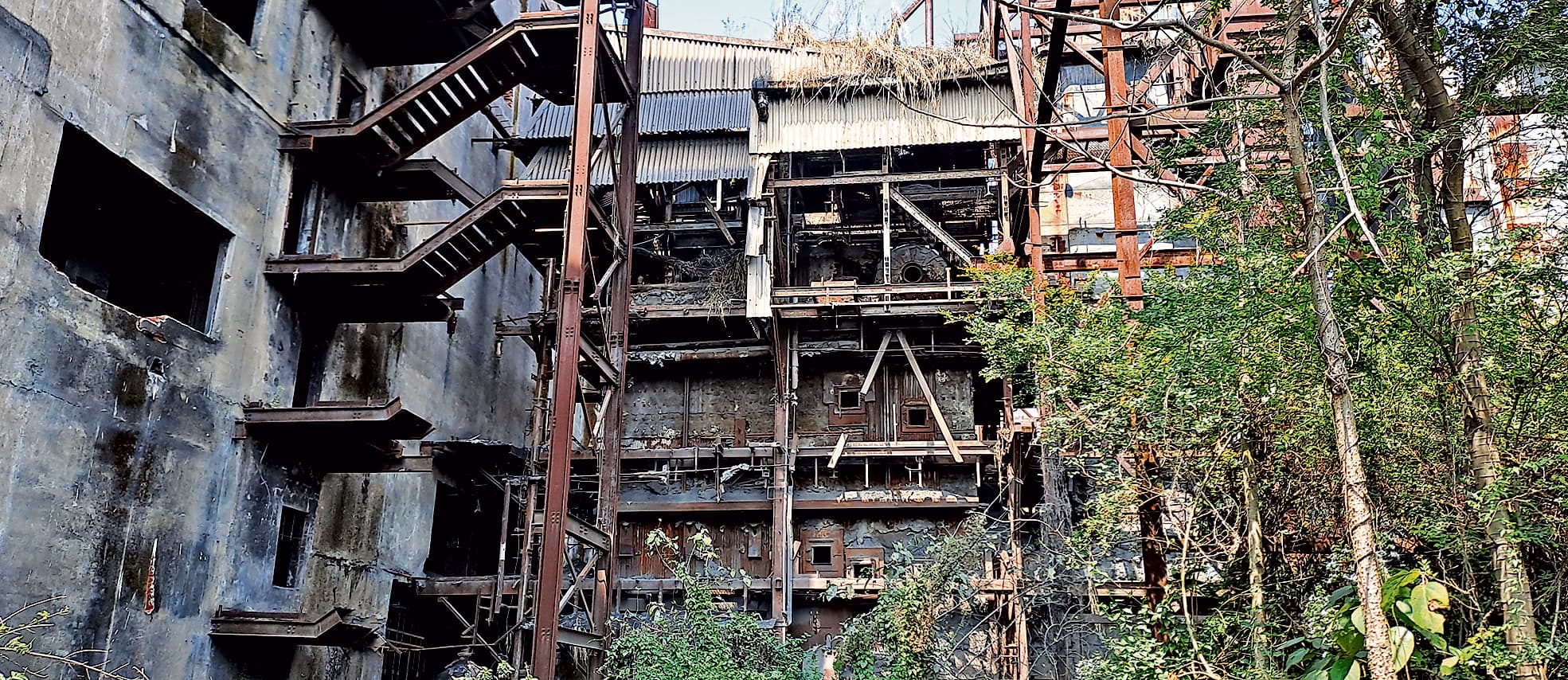 लोहा तस्करों का चारागाह बना कथारा सीपीपी, गैस कटर से हजारों टन काटे गये प्लांट के लोहे के स्ट्रक्चर