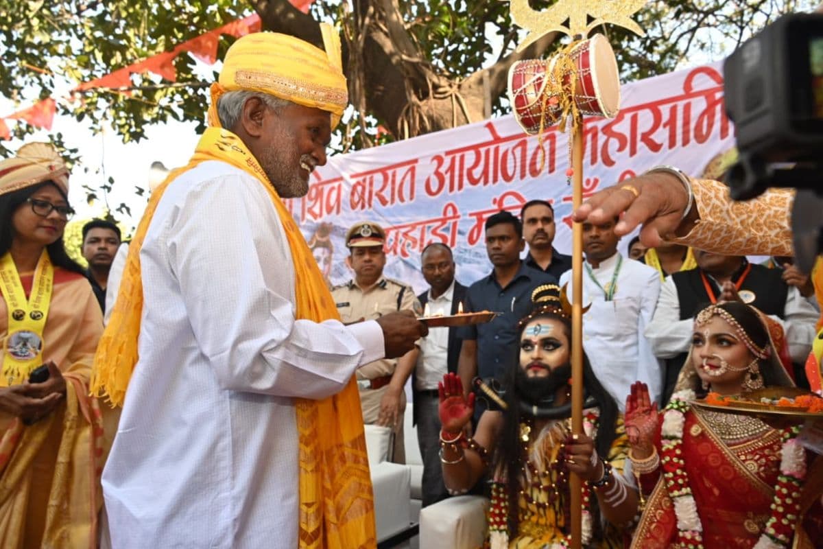 महाशिवरात्रि पर श्री शिव बारात में बोले सीएम चंपाई सोरेन, रांची के पहाड़ी मंदिर को संरक्षित करेगी सरकार