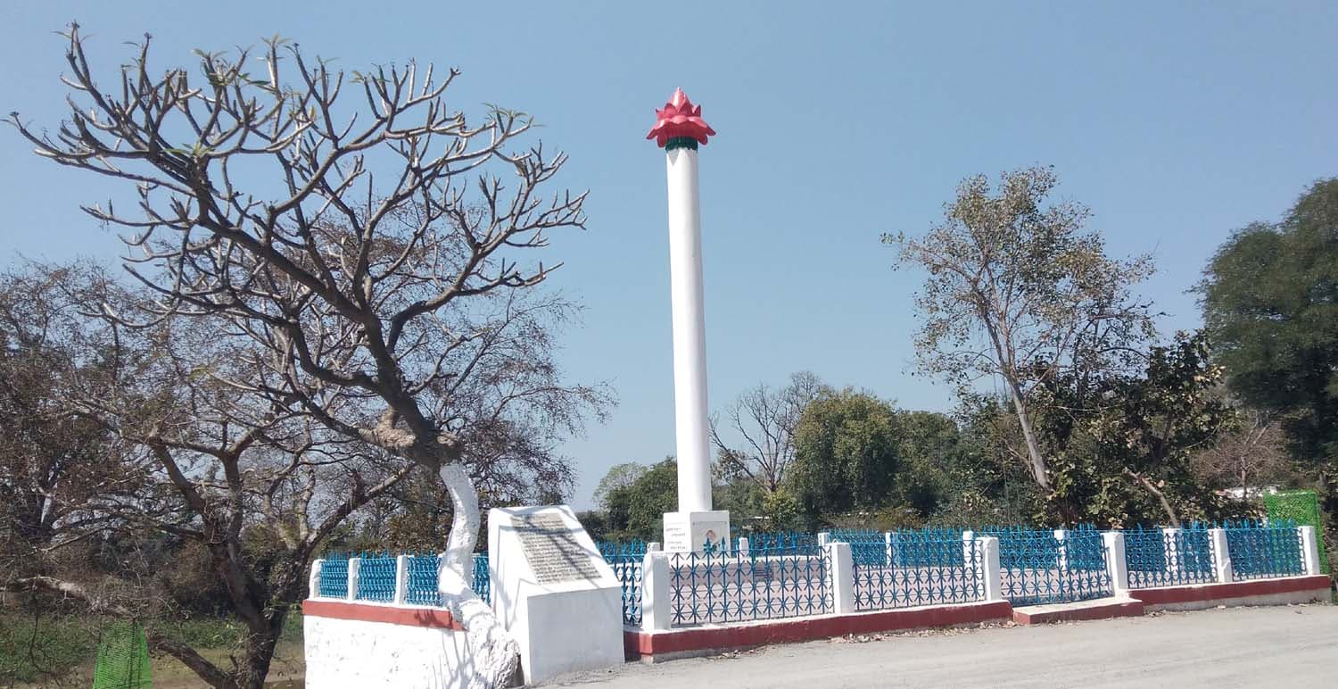 अवैध बालू लदे चार ट्रैक्टर जब्त, एक युवक गिरफ्तार