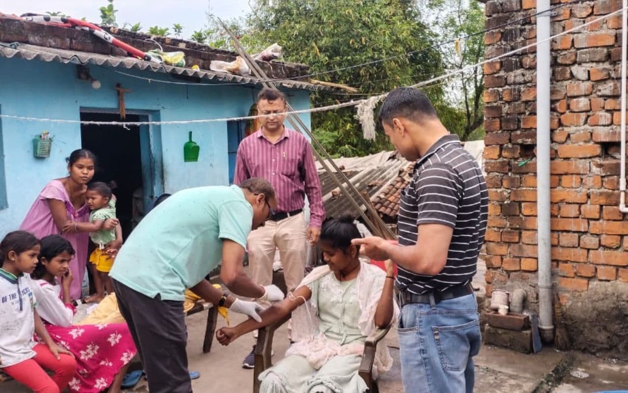 Jamshedpur News: घोड़ाबांधा पंचायत की 5 बस्तियों में फैला चिकन पॉक्स, मेडिकल टीम पहुंची