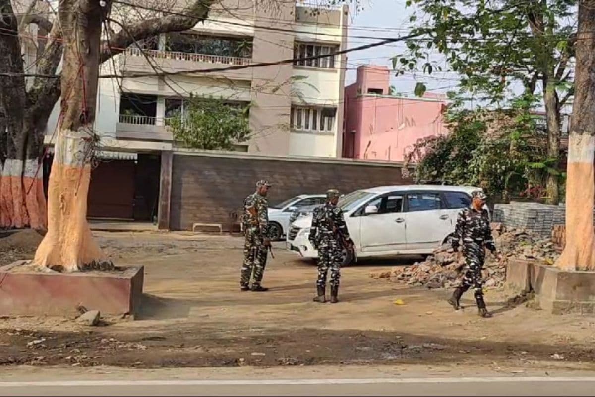 धनबाद में उद्योगपति विकास गाडयान व गोपाल सिंघल के आवास में दूसरे दिन आईटी की छापेमारी, जब्त सामानों की तैयार हो रही सूची