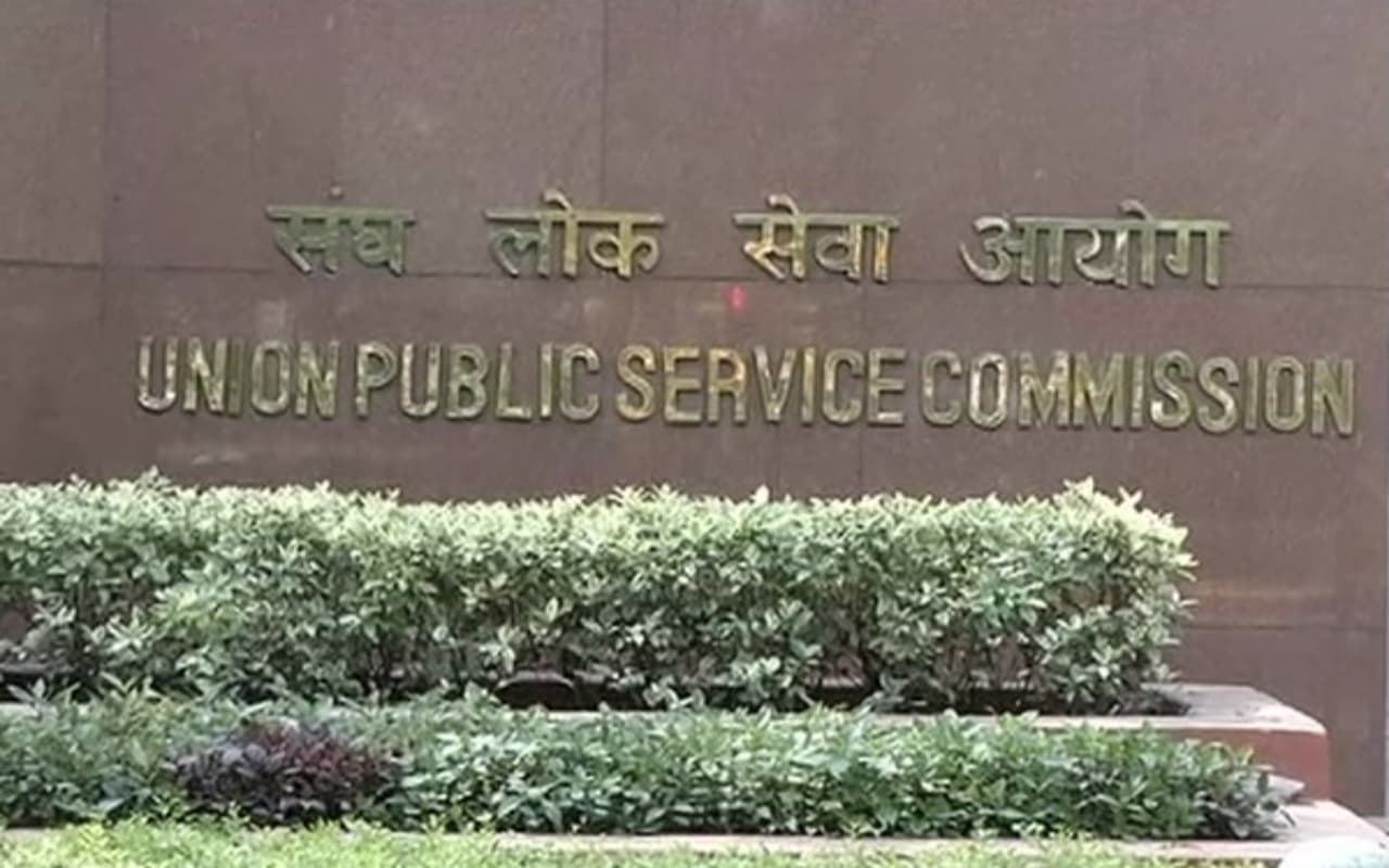 UPSC के लिए पांच से आठ साल की तैयारी 'युवा ऊर्जा की बर्बादी', अर्थशास्त्री संजीव सान्याल का बयान