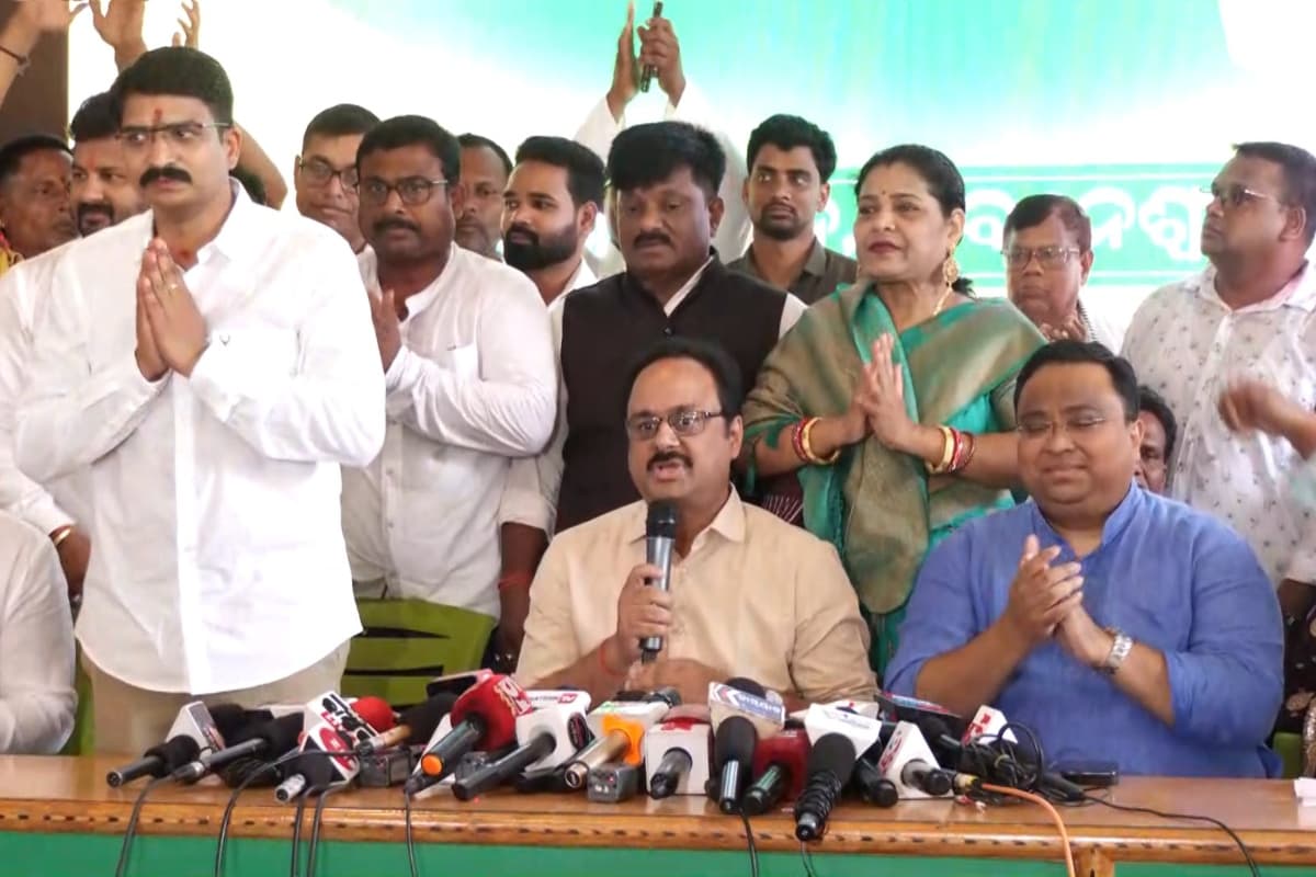 ओडिशा : वरिष्ठ कांग्रेस नेता व विधायक सुरेश राउतराय के बेटे सत्तारूढ़ बीजद में शामिल