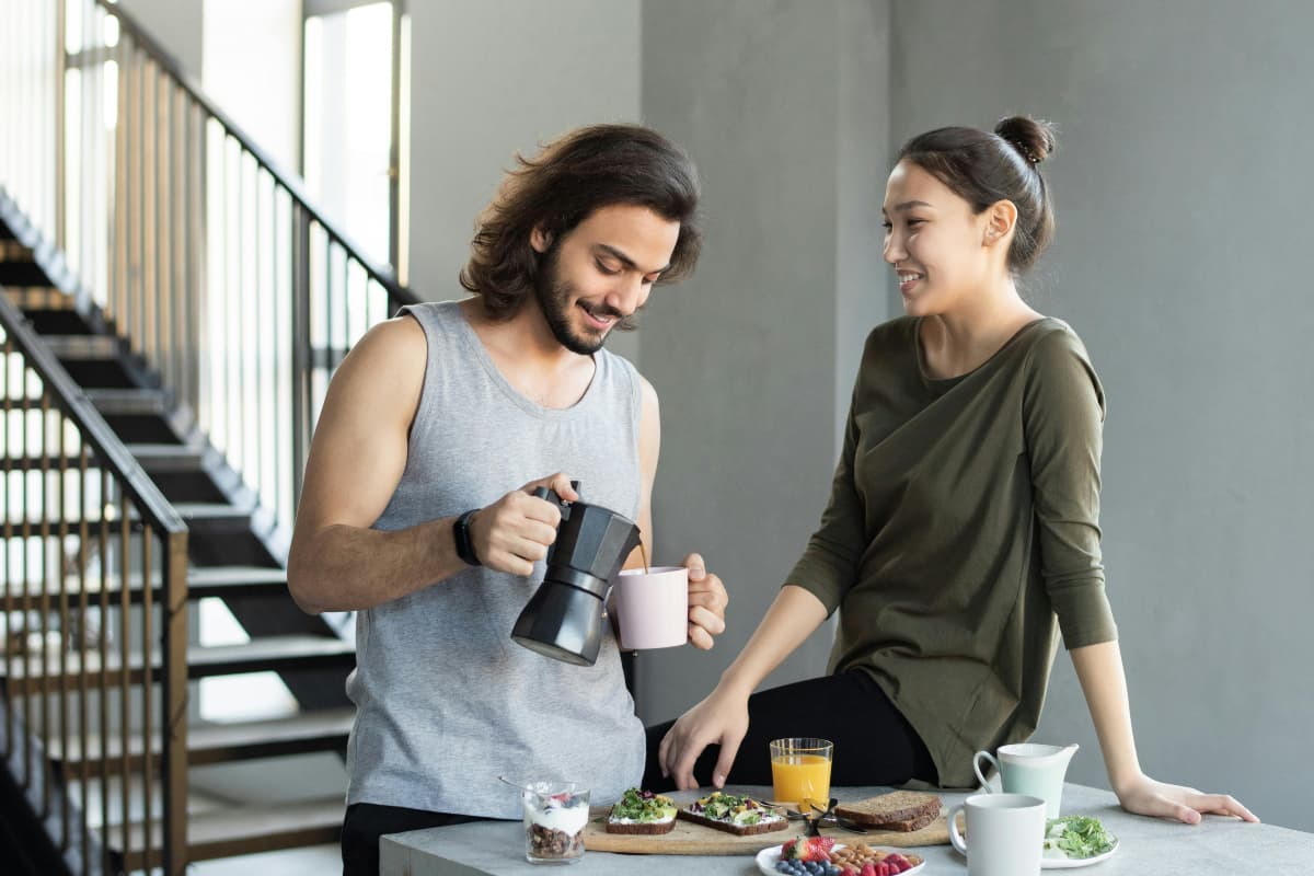 First date ideas: पहली डेट के लिए 10 बेहतरीन आइडिया, क्योंकि कॉफी डेट तो अब कल की बात हो गई है