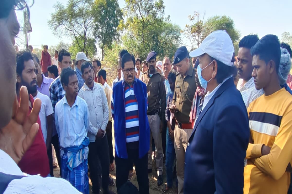 देवघर में ट्रक ने बाइक सवार को रौंदा, दो लोगों की मौत, आक्रोशित ग्रामीणों ने किया सड़क जाम