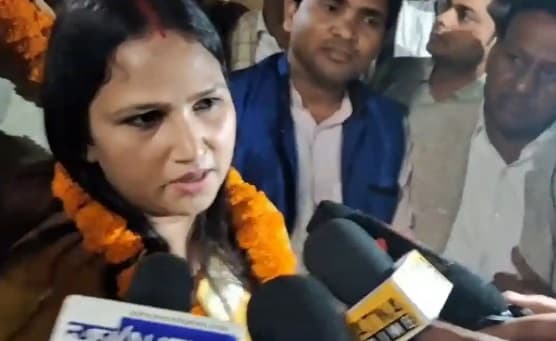 राजद प्रत्याशी अर्चना रविदास पर सीओ ने दर्ज कराया केस, दो दिन पहले ही तेजस्वी ने दिया था सिंबल