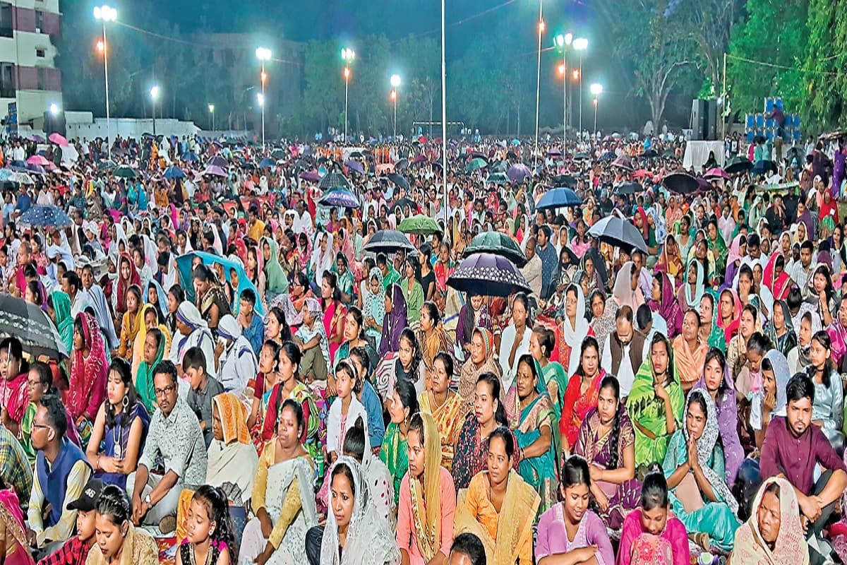 रांची में हजारों विश्वासी पास्का जागरण के साक्षी बने, आर्चबिशप बोले-अंतरात्मा को पुनर्जीवित प्रभु की उपस्थिति से भरें