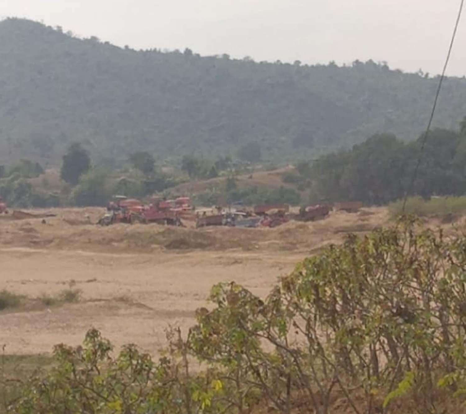 जिले में बालू की तस्करी जारी, तस्कर हो रहे हैं मालामाल