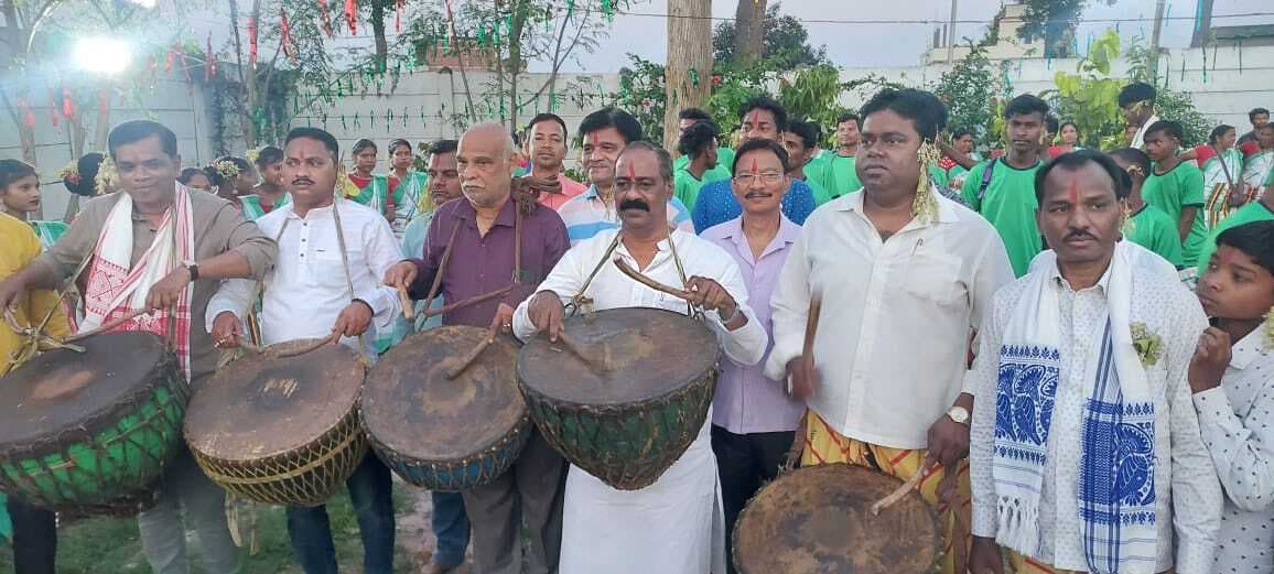 सोनारी दोमुहानी में मना बाहा पर्व