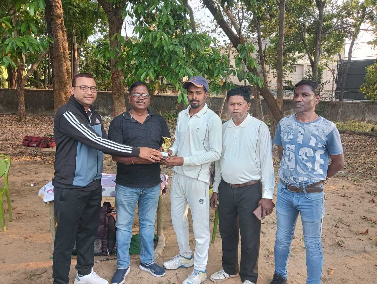 अमित की घातक गेंदबाजी से लोयोला ब्लूज जीता