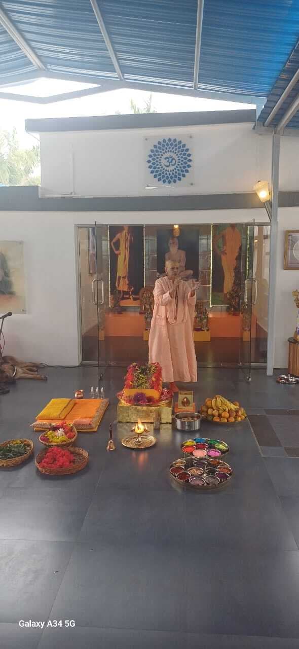 खुशियां पाने के लिए व्यवहार कुशलता आवश्यक: स्वामी सत्संगी जी