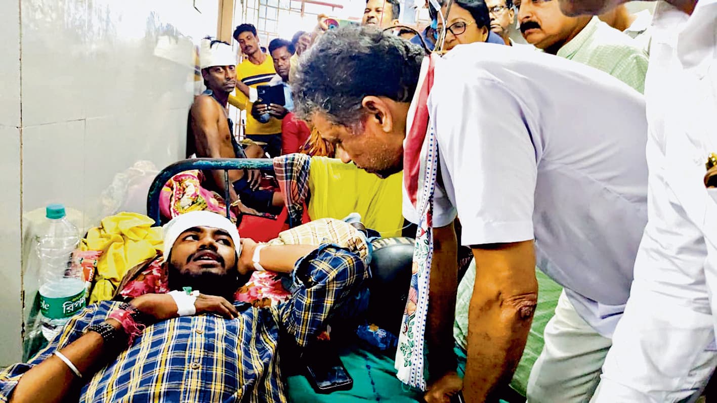 बर्दवान उत्तर में पार्टी का झंडा लगाते तृणमूलकर्मी पर हमला, आरोप का भाजपा ने किया खंडन