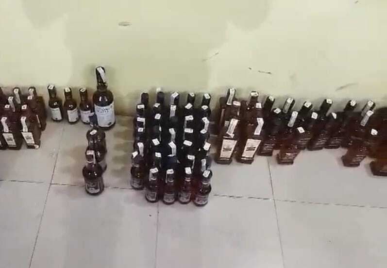 बागबेड़ा : छापेमारी कर पुलिस ने 139 बोतल अंग्रेजी शराब जब्त की, संचालक फरार
