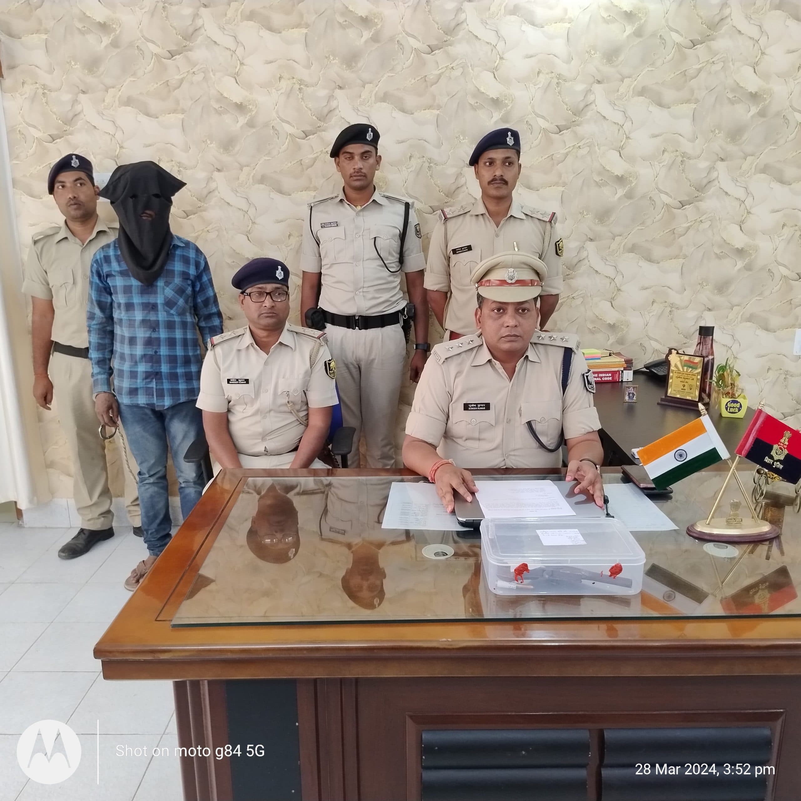 पिस्टल के साथ फोटो वायरल मामले में युवक गिरफ्तार, देसी पिस्टल व दो कारतूस बरामद