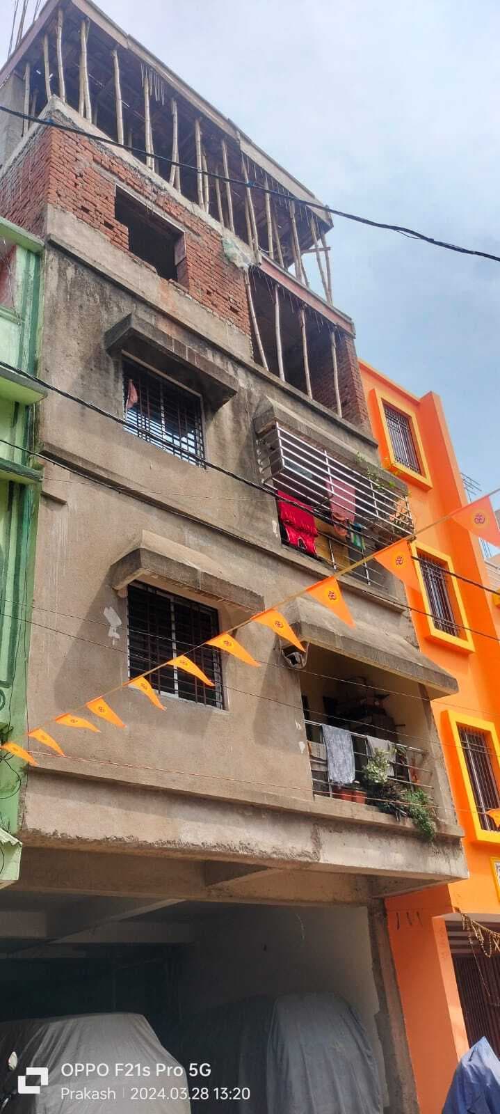 साकची, भालुबासा व सीतारामडेरा में चार बिल्डिंग पर गिरी गाज