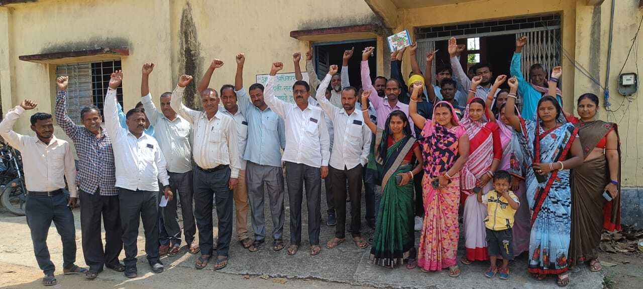 नल जल से वंचित हैं चिकनाडीह पंचायत के ग्रामीणों ने की नारेबाजी