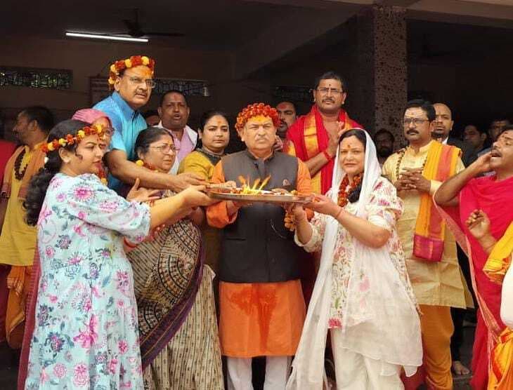 सुप्रीम कोर्ट के न्यायाधीश पंकज मित्तल ने भोलेनाथ की पूजा अर्चना की