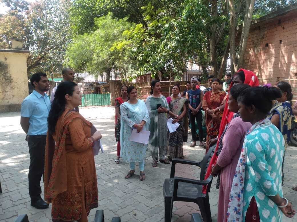 बूथों पर वोटरों को न्यूनतम सुविधाएं मिलें : नेहा अरोड़ा