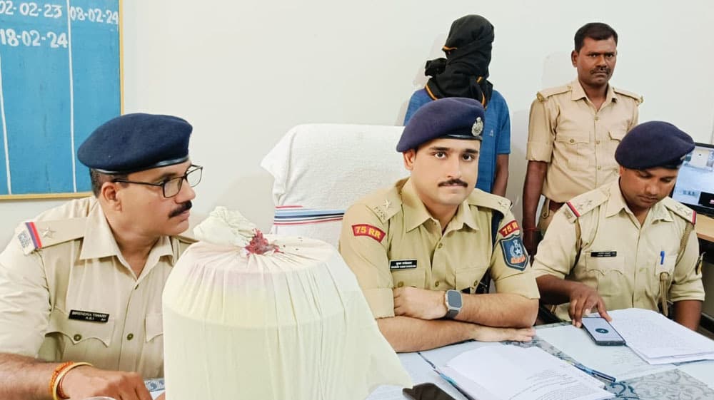 13.7 किलो अफीम के साथ एक तस्कर गिरफ्तार