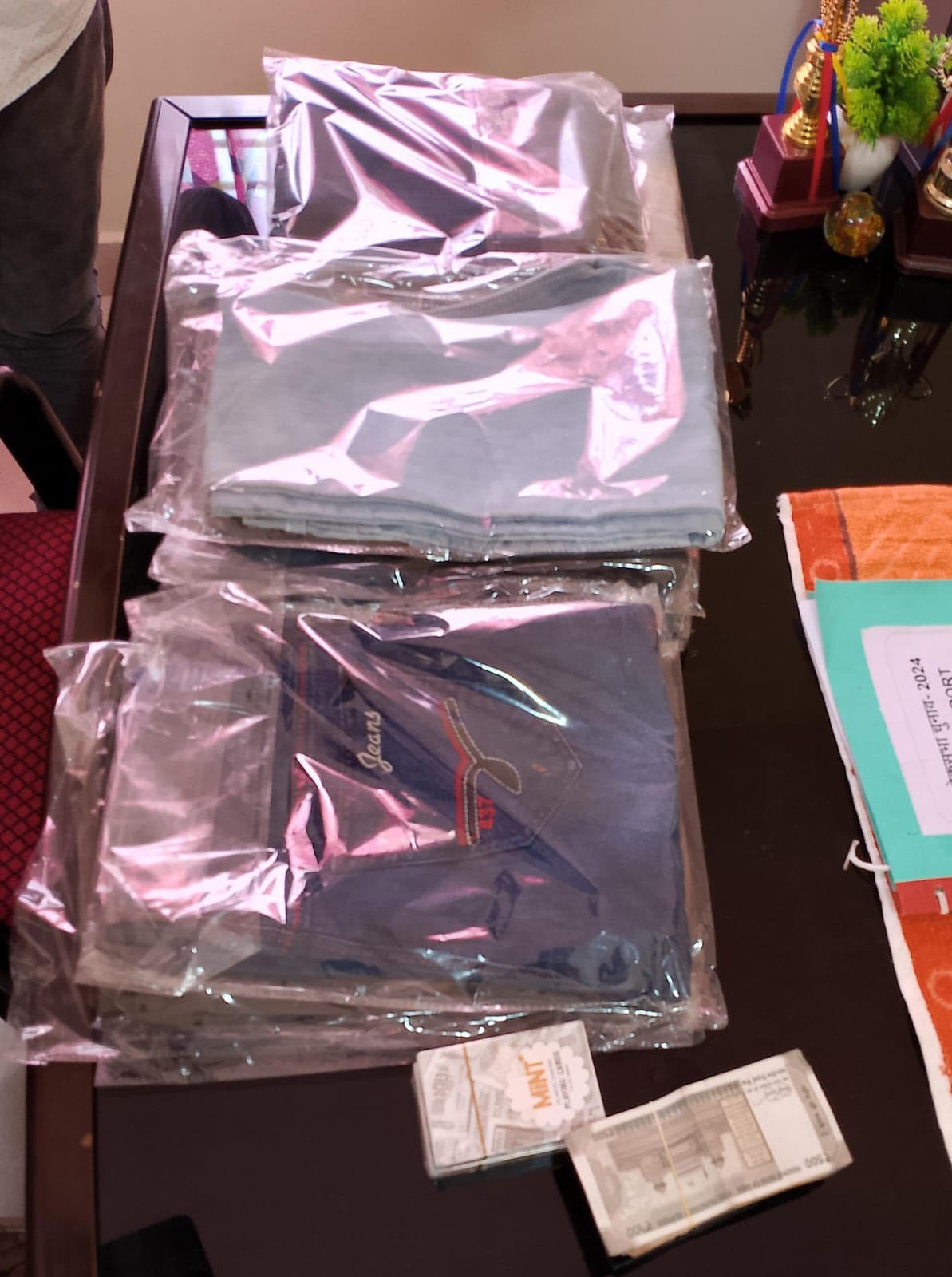 लीड (अोके) खरौंधी बाजार में लगातार चोरी की घटना को अंजाम देनेवाला गिरफ्तार