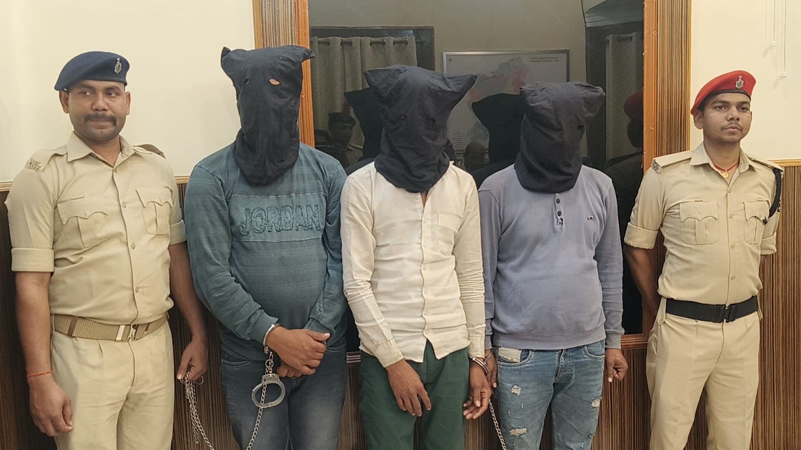 एटीएम बूथ से 13.90 लाख की चोरी में अंतरराज्यीय गिरोह के तीन बदमाश गिरफ्तार