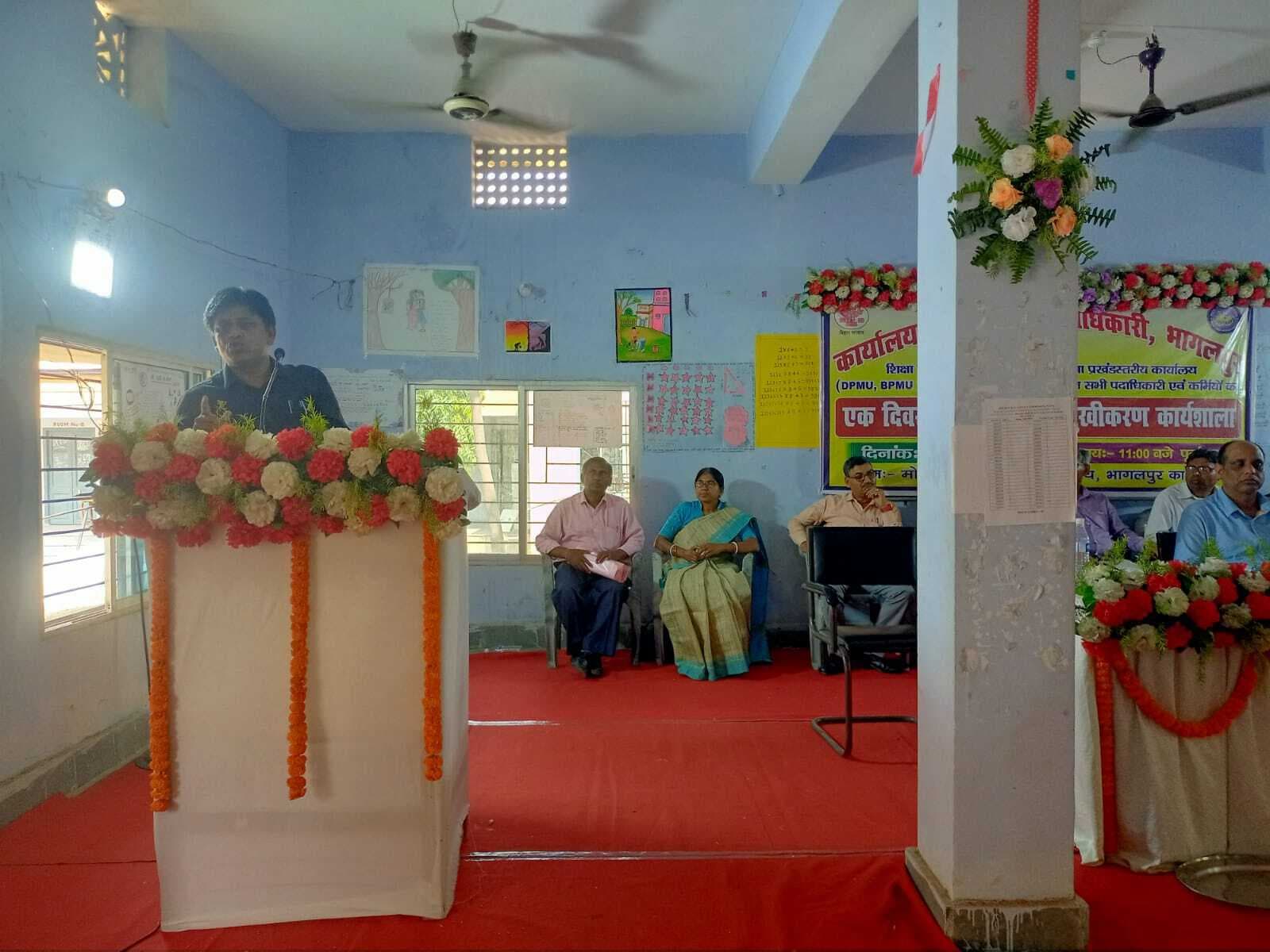 किसी भी स्तर पर बरती गयी लापरवाही पर होगी कार्रवाई : डीईओ